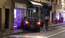 Auto "impazzita" in centro a Bordighera distrugge marciapiede e negozi