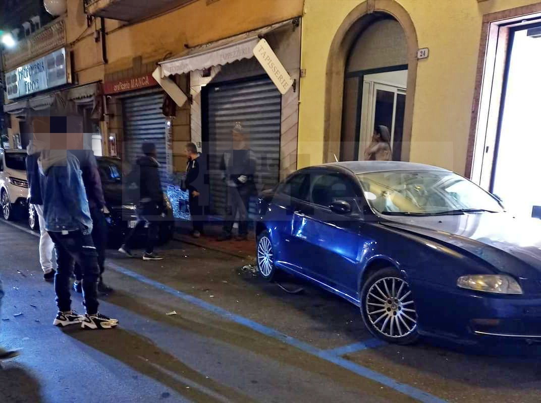 Incidente Ventimiglia via Cavour Mini auto in sosta_03