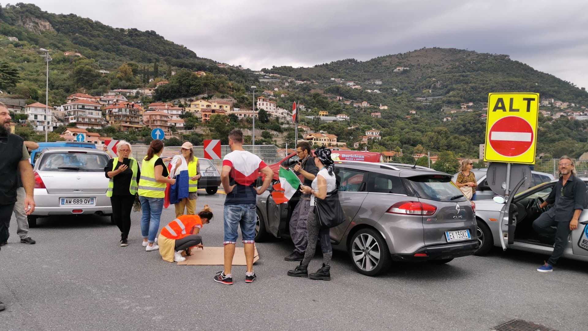 No green pass, gilet gialli frontiera autostrada Ventimiglia A10 manifestazione_02