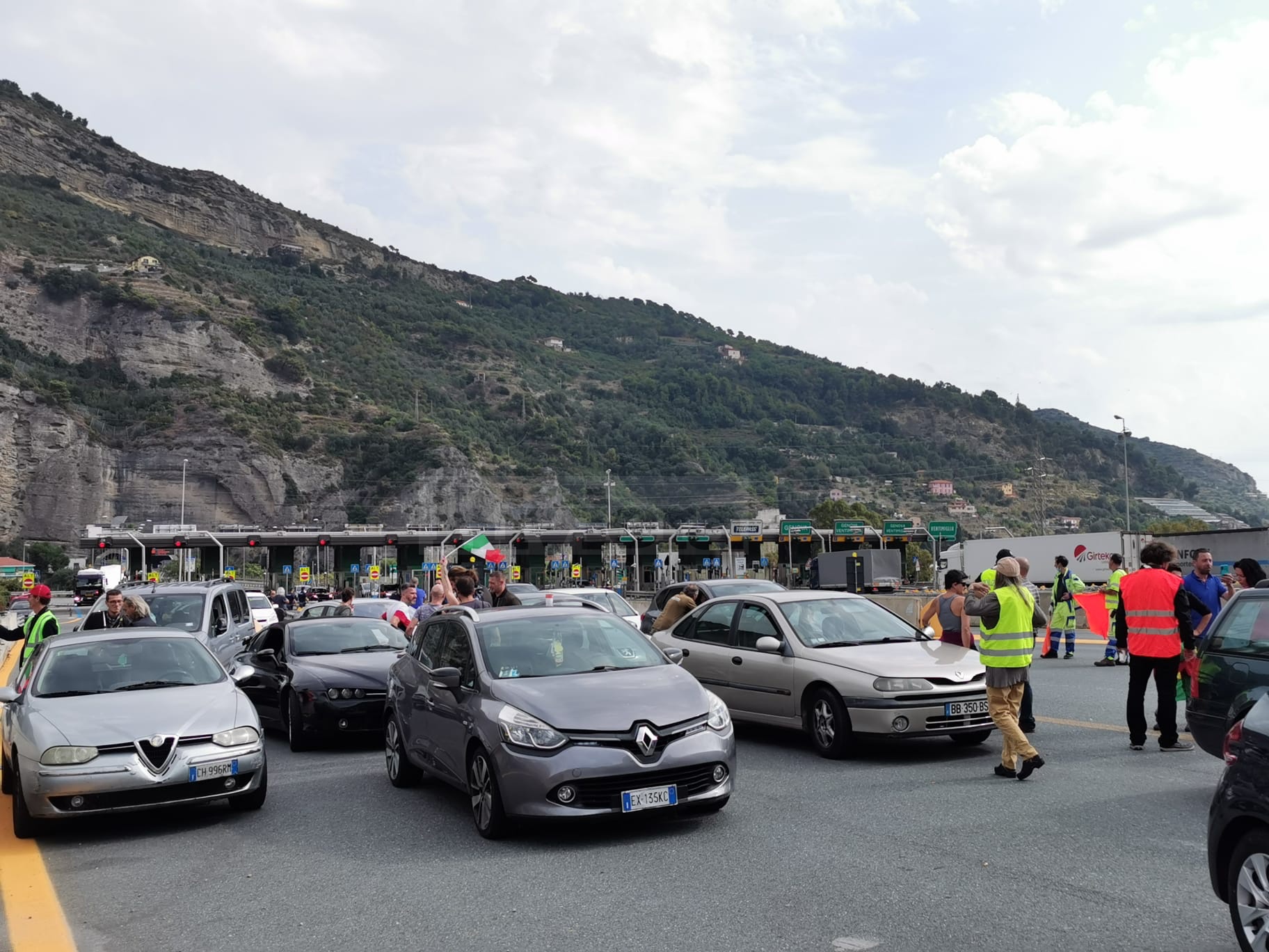 No green pass, gilet gialli frontiera autostrada Ventimiglia A10 manifestazione_02_05