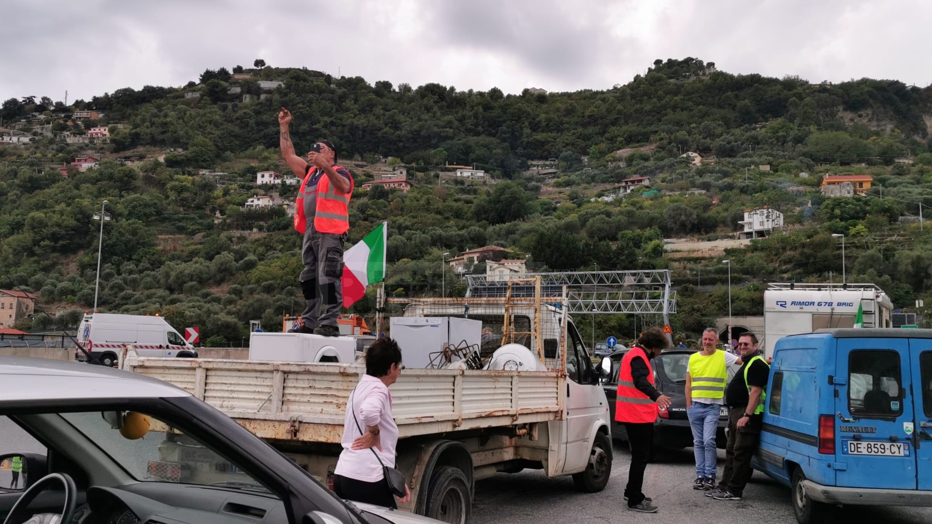 No green pass, gilet gialli frontiera autostrada Ventimiglia A10 manifestazione_04