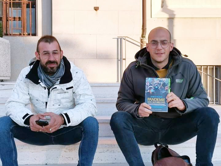 No green pass, vaccini e rincari: presidio davanti al Comune di Imperia