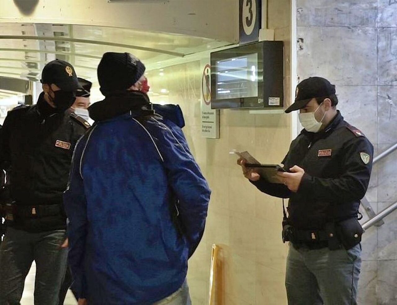 Polizia di frontiera arresta un napoletano con precedenti per truffa