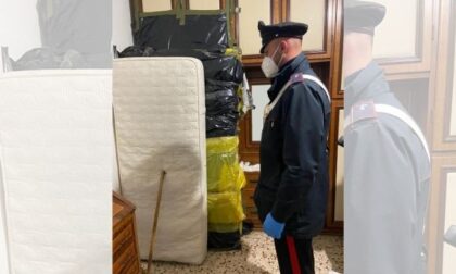Nasconde per due anni il cadavere della madre nell'armadio per continuare a prendere la sua pensione