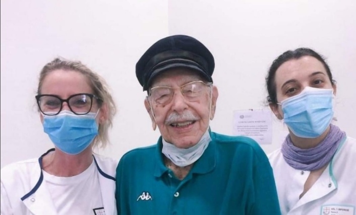 Terza dose al massone più anziano della Liguria