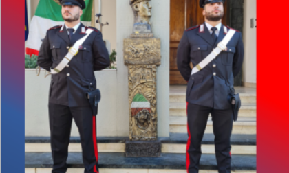 L'artista Amerigo Dorella dona un'opera d'arte ai Carabinieri di Ventimiglia