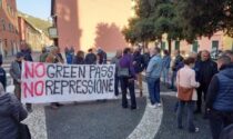 Green Pass, manifestazione di protesta fuori dai cancelli della Fincantieri