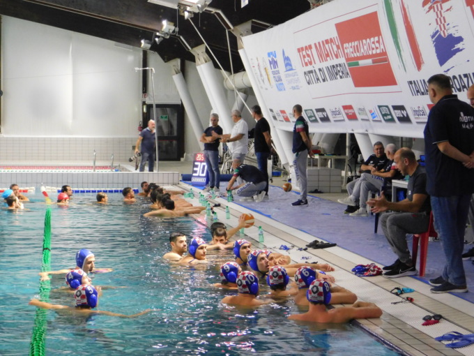 Pallanuoto le nazionali italiana e croata alla Cascione di Imperia
