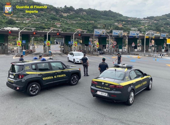 Sequestrati dalla Guardia di Finanza oltre 75 chili di marijuana a Ventimiglia