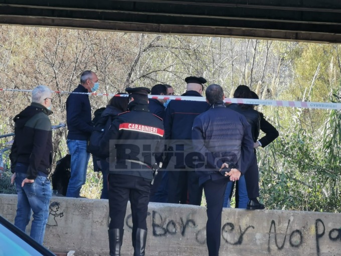 Migrante ucciso a coltellate sotto il cavalcavia, avvocato chiede perizia psichiatrica