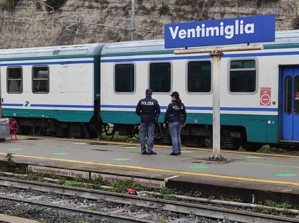 Botte per sottrarre denaro e telefono. Arrestato dalla Polizia Ferroviaria