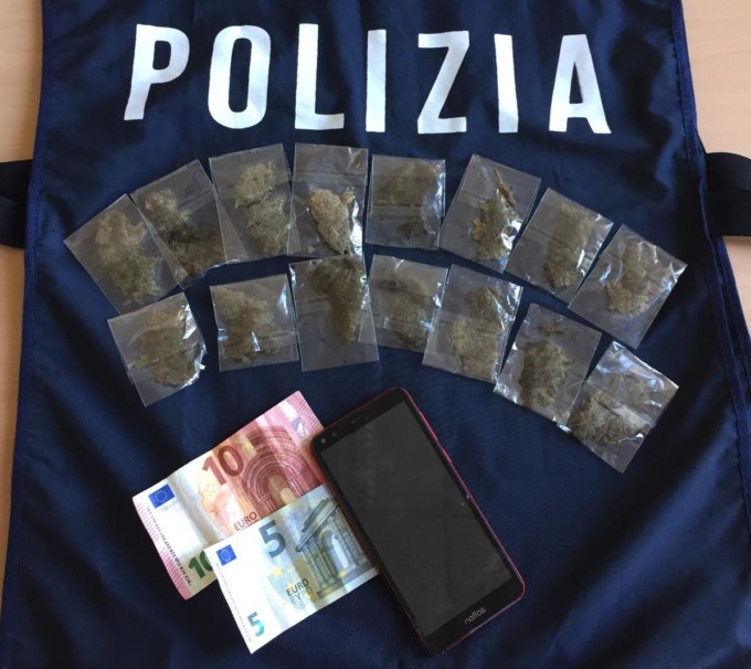 Nascondeva la marijuana sotto il letto, arrestato 18enne di Sanremo