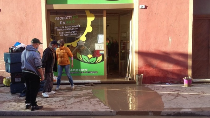 Riapre dopo oltre un anno dall’alluvione il negozio Spes di via Aprosio a Ventimiglia