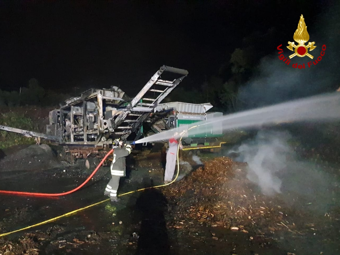 incendio beuzi macchina trituratrice compostaggio vigili del fuoco_05