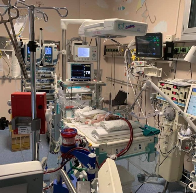 Neonata salvata dai medici del Gaslini. Fuori pericolo anche la bimba di un anno