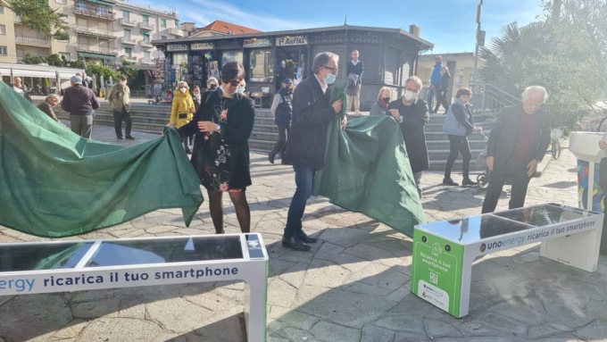 Panchine solari e colonnine per auto elettriche. Sanremo punta al Green
