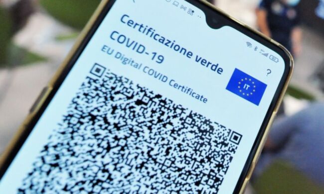 Scambio di codice fiscale per far finta di essere guariti dal Covid (e non vaccinarsi)