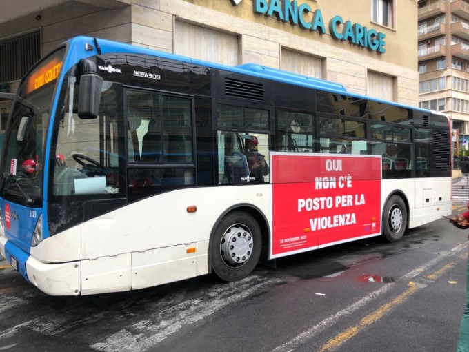Anche i bus RT contro la violenza sulle donne