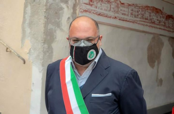 Boom di casi in aula, sindaco chiude la scuola