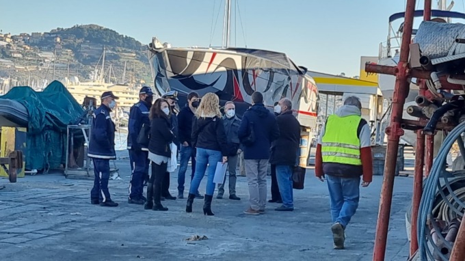 Dopo 9 anni in atto lo sgombero del cantiere navale di Porto Vecchio