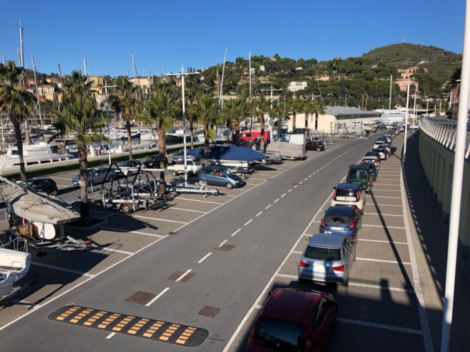 Corsa ai tamponi per il Green Pass. Lunghe code a Imperia e Sanremo