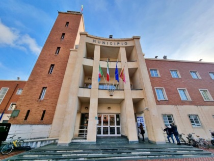 Crollo di un muro di confine della proprietà ferroviaria in frazione Latte, al via i lavori