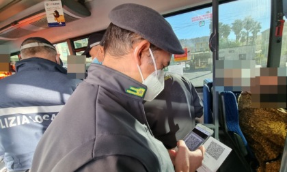 Super green pass: blitz su autobus, bar e ristoranti; 2 verbali per la mascherina a Sanremo