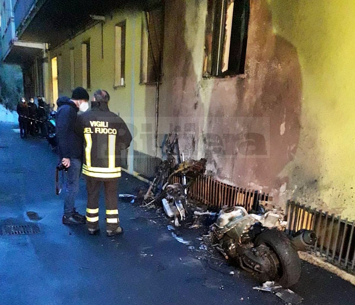 incendio scooter e moto via san secondo ventimiglia