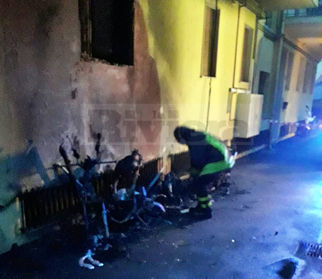 incendio scooter e moto via san secondo ventimiglia_02