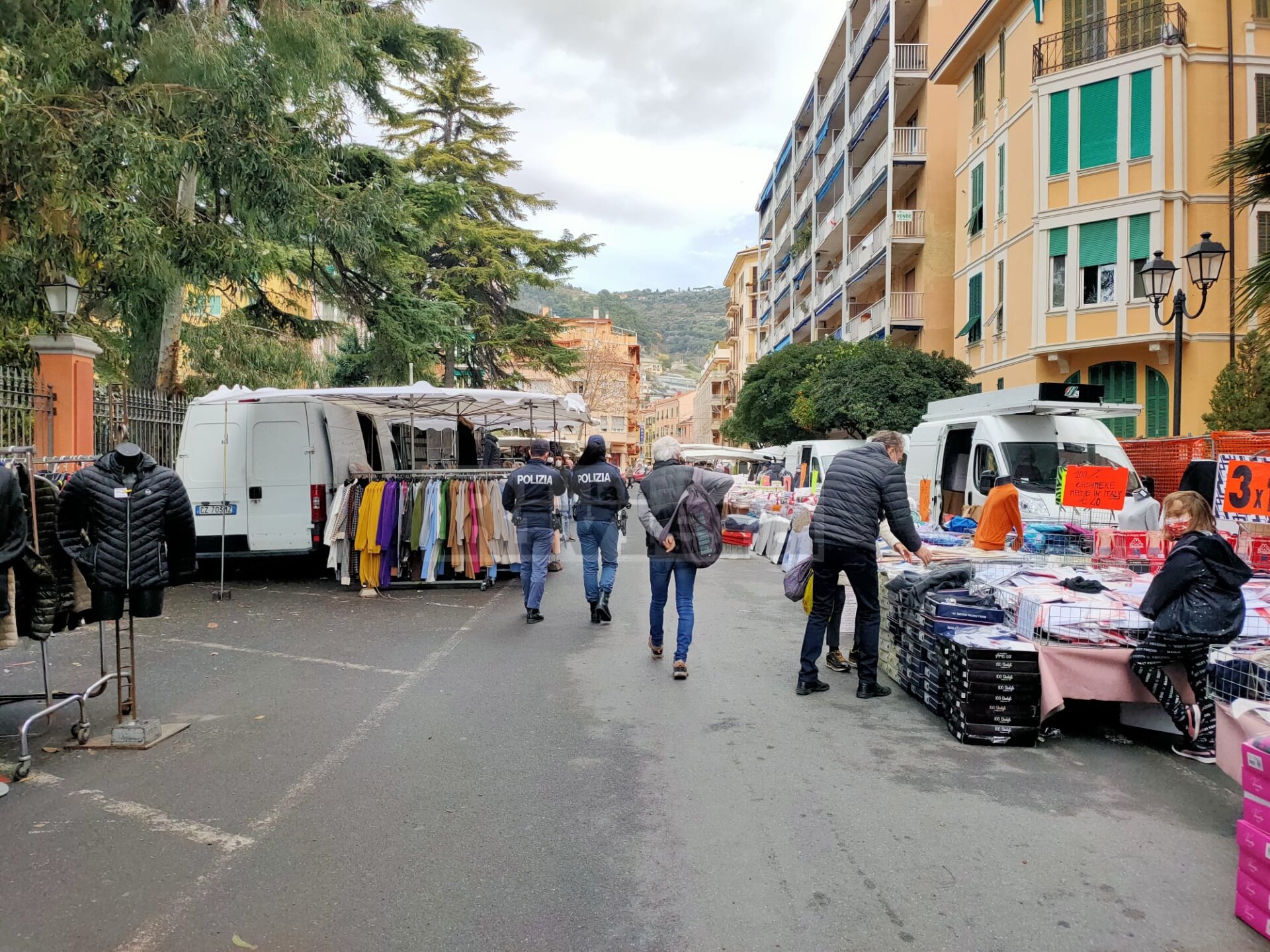 mercato del venerdì ventimiglia 24 dicembre 2021_04