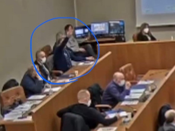 Saluto romano in Consiglio comunale: il Pd chiede l’intervento del Prefetto
