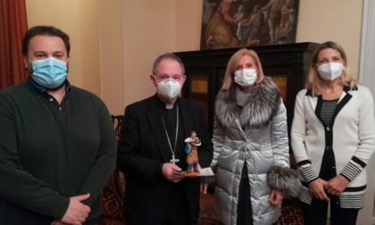Confartigianato e Coldiretti regalano statuine del presepe ai vescovi della Riviera