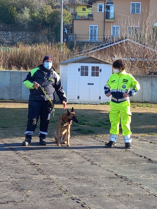 Un animale per amico, unità cinofila in visita alla primaria di Caramagna