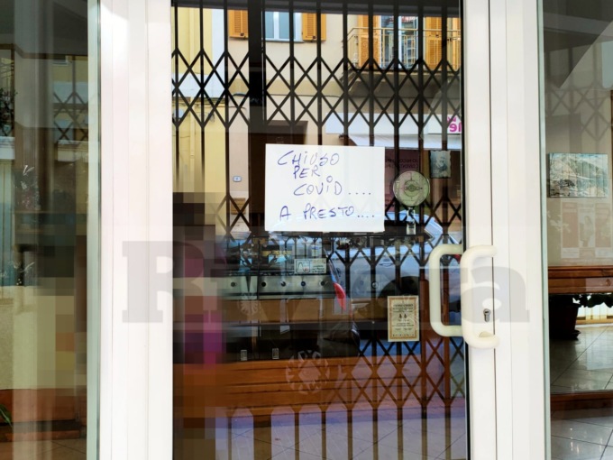 “Chiuso per Covid”: saracinesche abbassate a Ventimiglia per colpa dei contagi