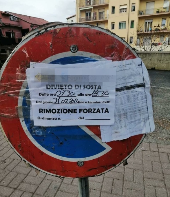 Vallecrosia: il divieto di sosta è al 31 febbraio e il cartello diventa virale