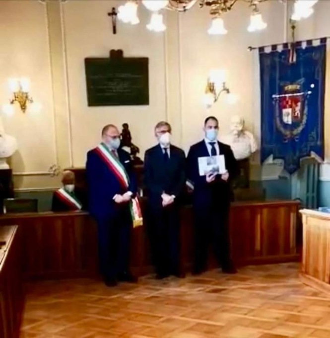 L’emozione del sindaco per la medaglia d’onore a Rocco Giammarino
