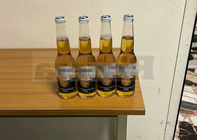 Spaccano la finestra del bar in piena notte per rubare 4 bottiglie di birra