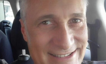 Il dentista del braccio in silicone è tornato a lavorare, ma rischia comunque sanzioni disciplinari