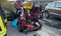 Terribile schianto sul cavalcavia a Ventimiglia, un ferito grave e 3 auto coinvolte