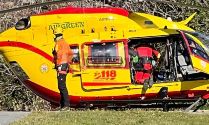 Bimbo di 3 anni in elicottero al Gaslini dopo una caduta per strada