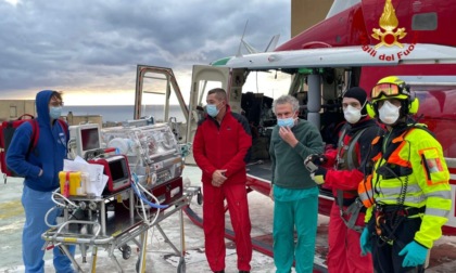 Neonato di Imperia in gravi condizioni trasportato in elicottero al Gaslini di Genova