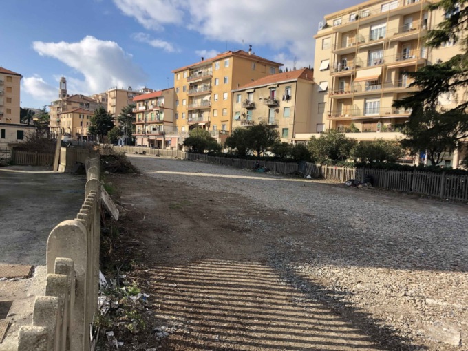 Posticipato l’inizio dei lavori a Borgo San Moro. Il sindaco: “Troverò una soluzione per limitare i disagi”
