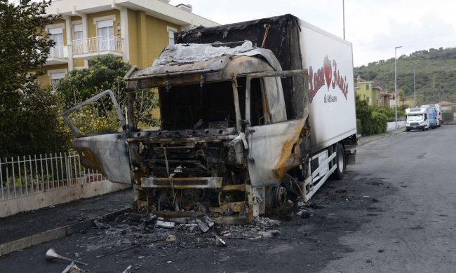 Per l’attentato al camion “Love Fruit” di Diano Marina confermate 3 condanne in Appello
