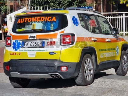 Precipita dal 5 piano, morto un uomo in via Martiri