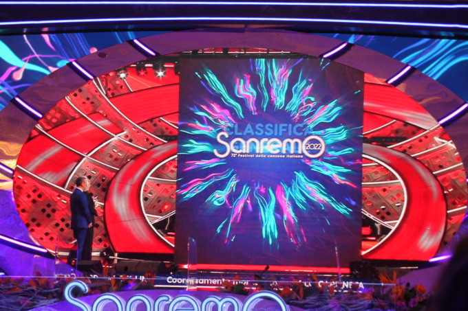 La classifica della terza serata di Sanremo 2022: sorpasso di Mahmood e Blanco su Elisa
