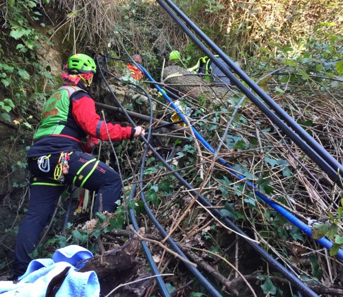 Agricoltore cade da un muro e finisce in un roveto ad Apricale