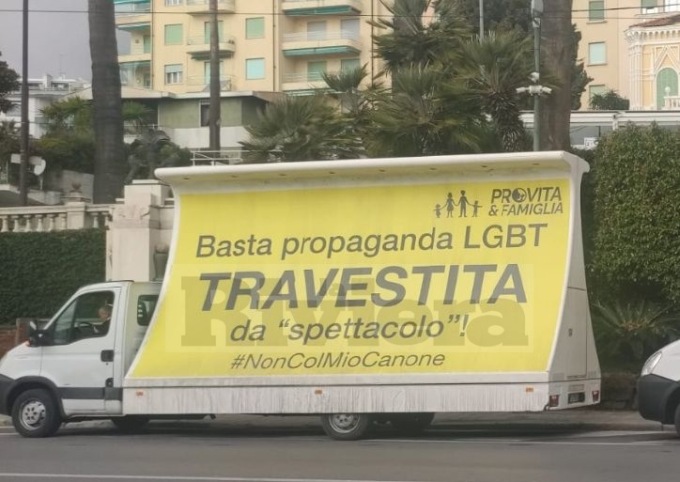 “Basta propaganda Lgbt travestita da spettacolo”