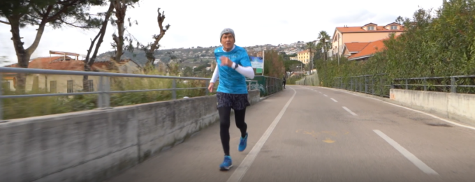 Jogging sulla ciclabile per Gianni Morandi