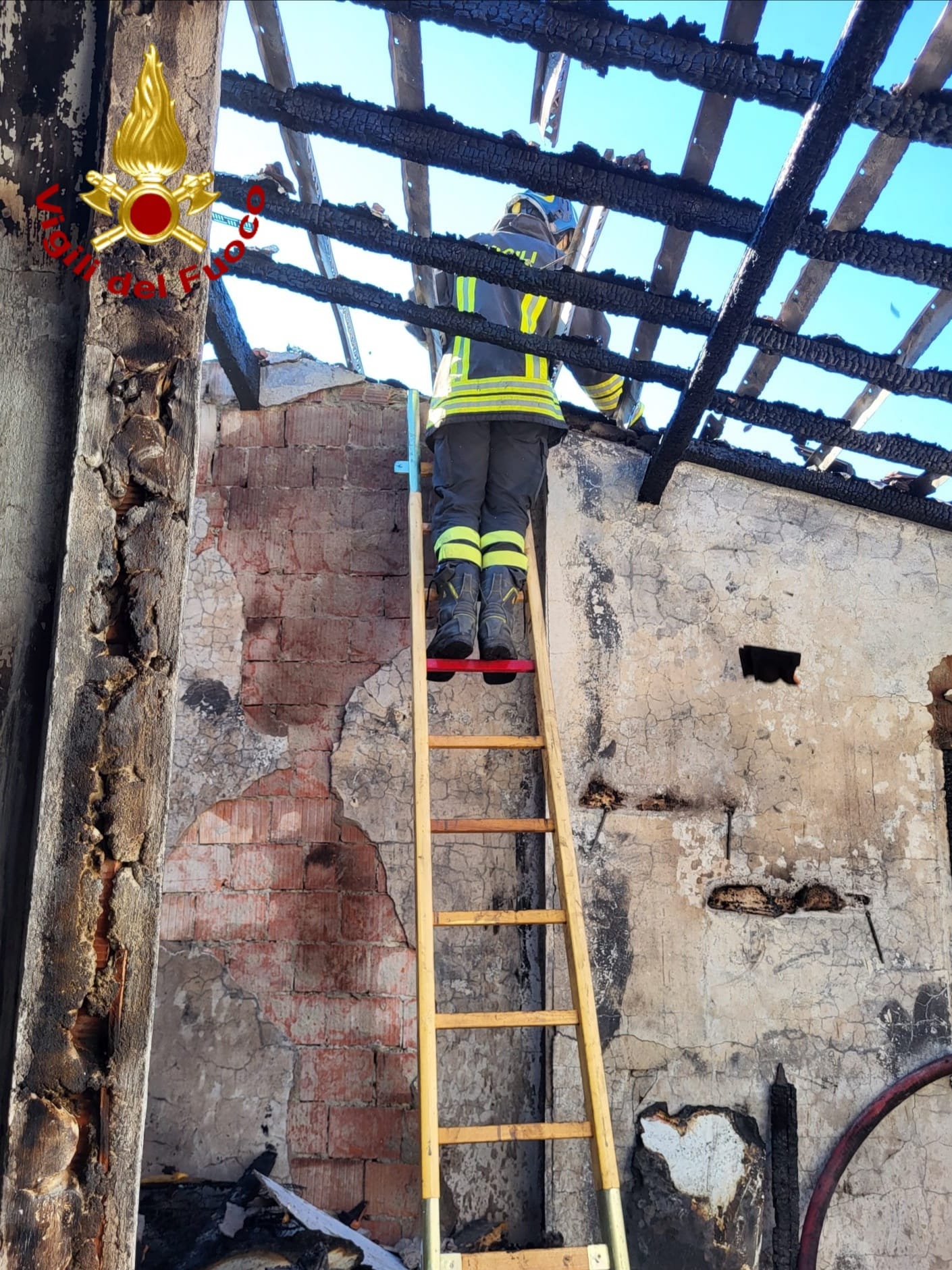 incendio canna fumaria chiusanico vigili del fuoco_02