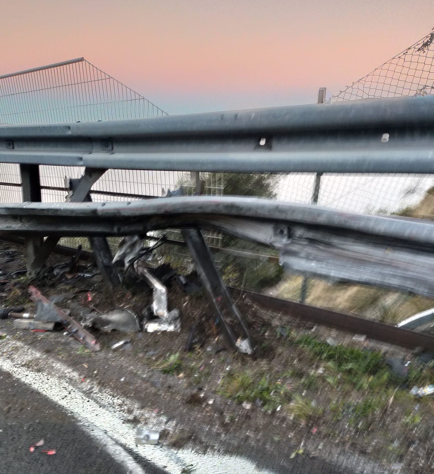 incidente a10 autostrada dei fiori auto barriera vigili del fuoco_06